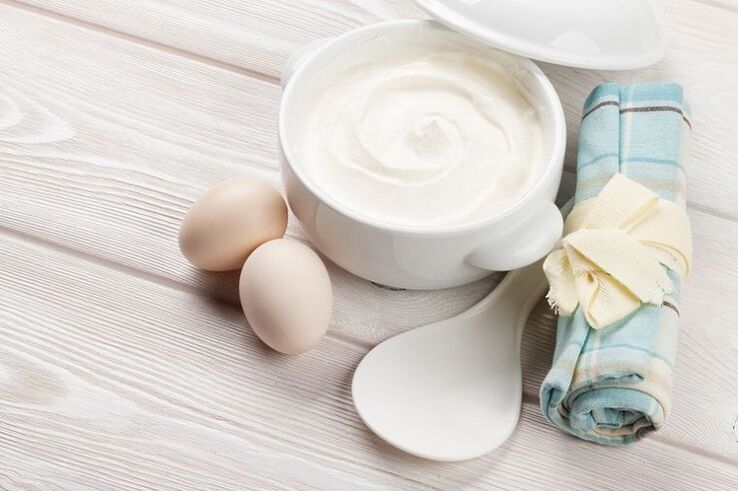 Joghurt und Eier zur Gewichtsreduktion auf einer stundenweisen Diät